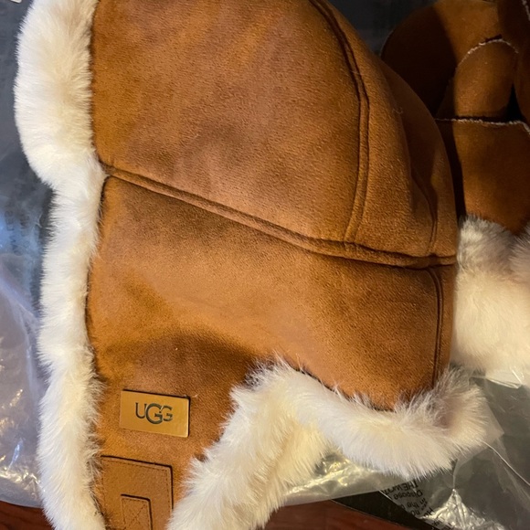 Ugh Faux Suede Shearling Trapper hat and mittens size large - Picture 7 of 8